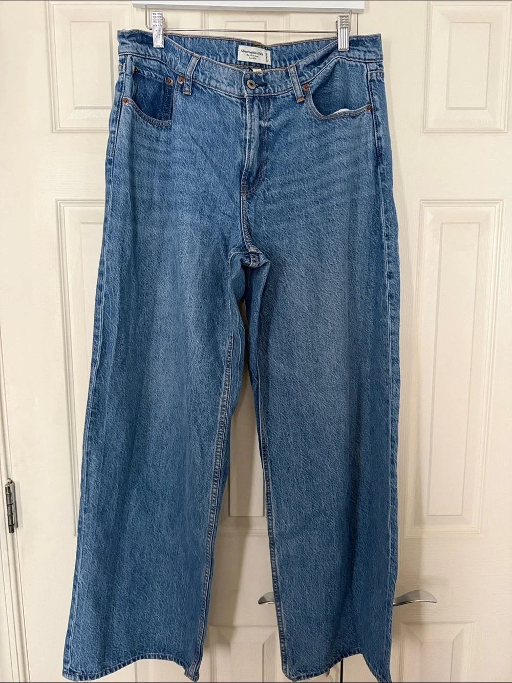 NWT Abercrombie Ultra Loose Low Rise Curve Love Jeans